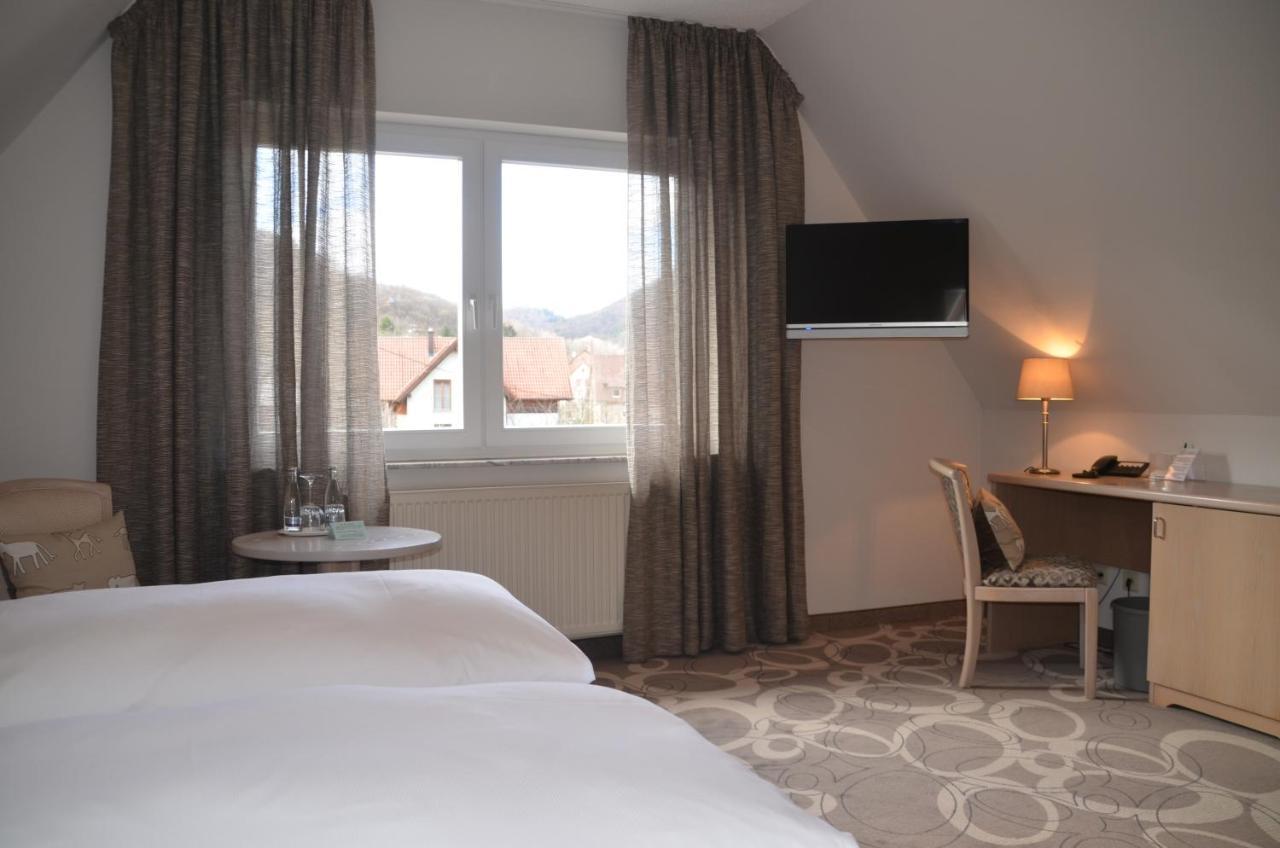 Castell Hotel&Restaurant Leinsweiler Esterno foto