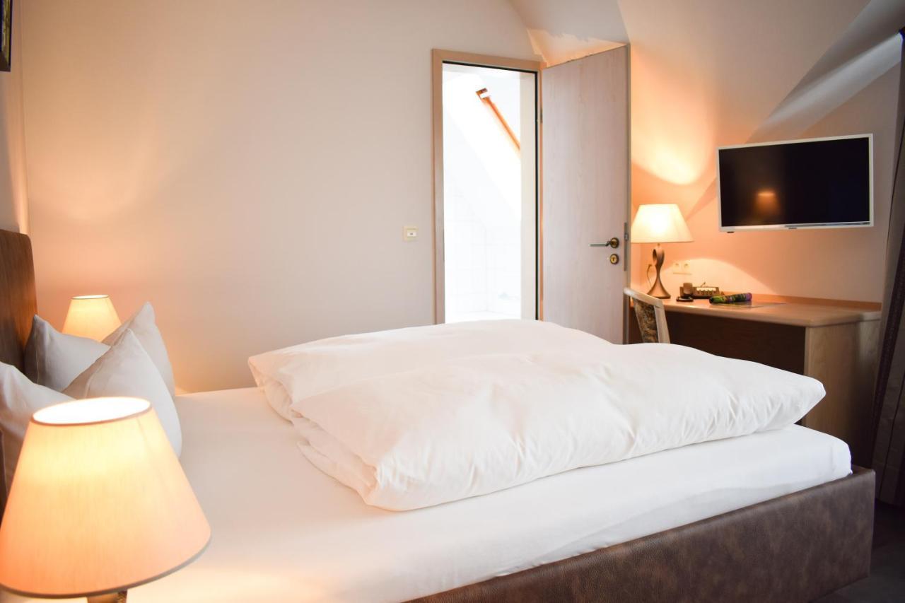 Castell Hotel&Restaurant Leinsweiler Esterno foto