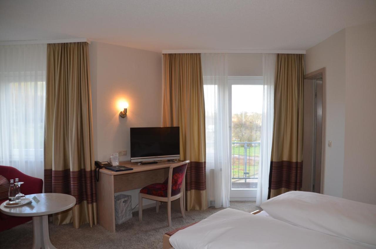 Castell Hotel&Restaurant Leinsweiler Esterno foto