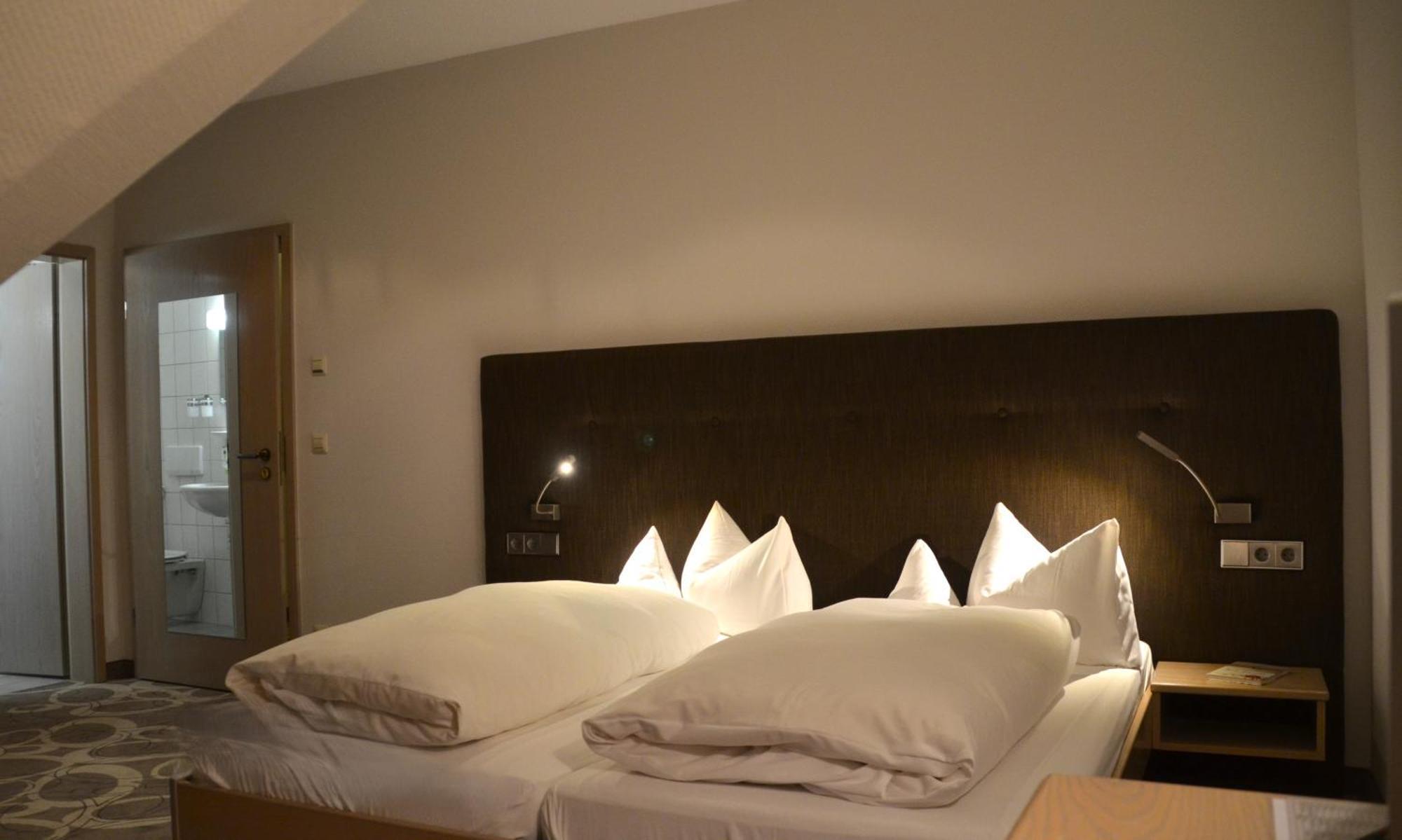 Castell Hotel&Restaurant Leinsweiler Esterno foto