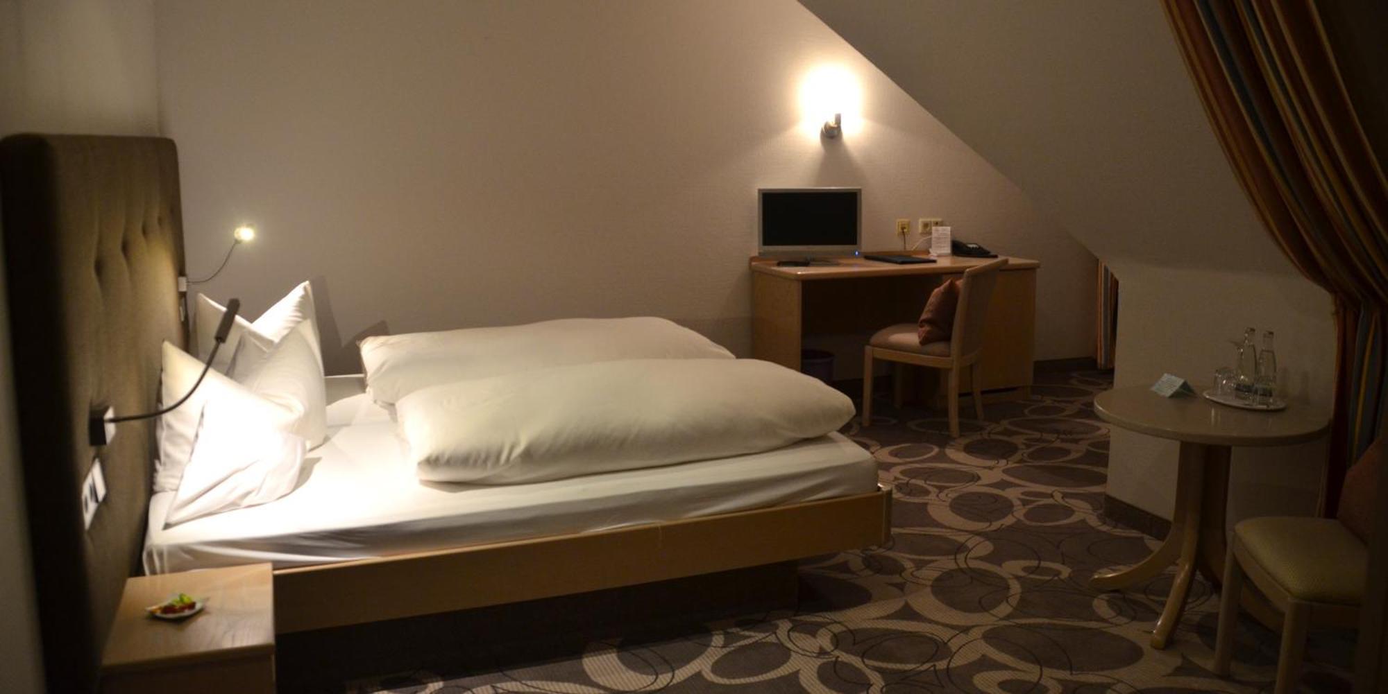 Castell Hotel&Restaurant Leinsweiler Esterno foto