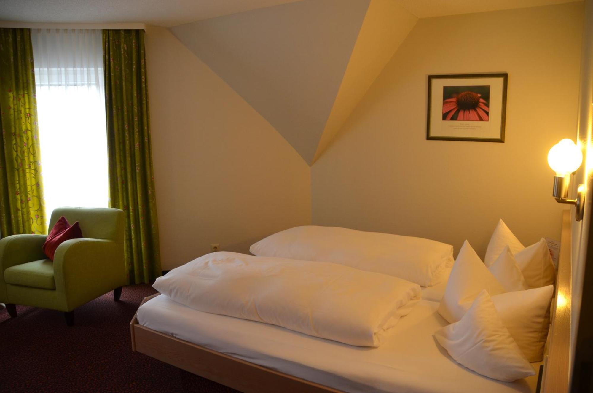 Castell Hotel&Restaurant Leinsweiler Esterno foto