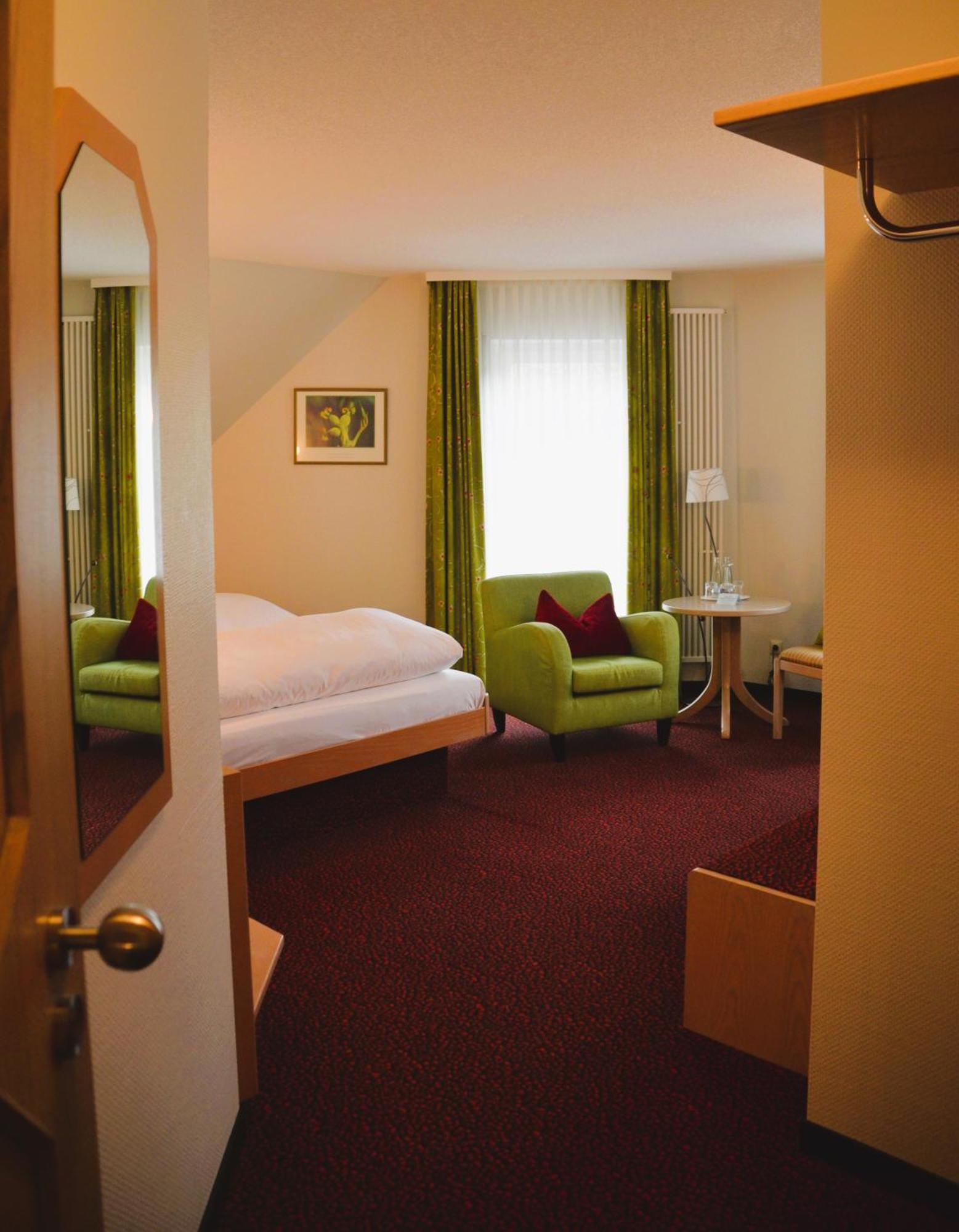 Castell Hotel&Restaurant Leinsweiler Esterno foto