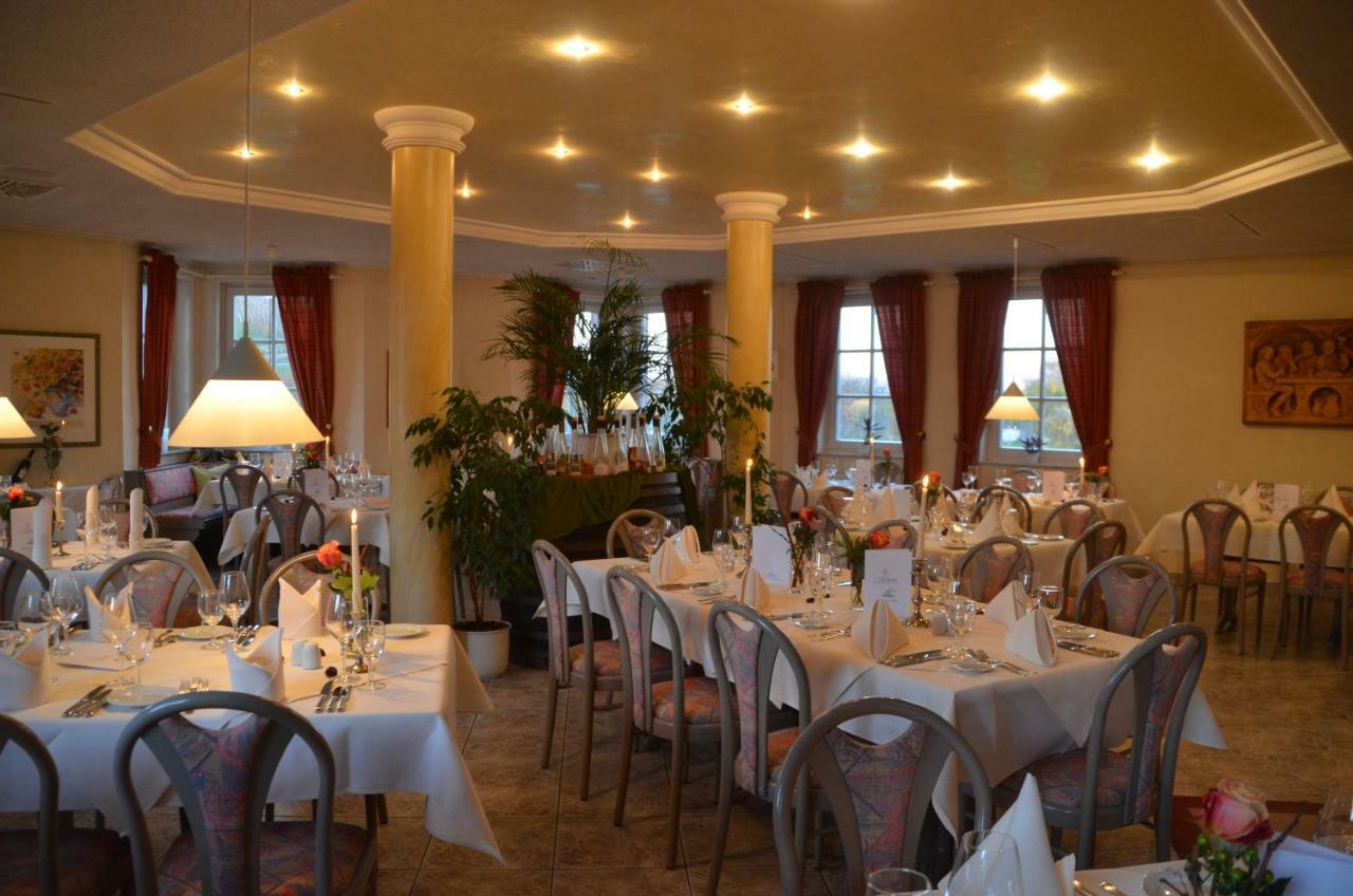 Castell Hotel&Restaurant Leinsweiler Esterno foto